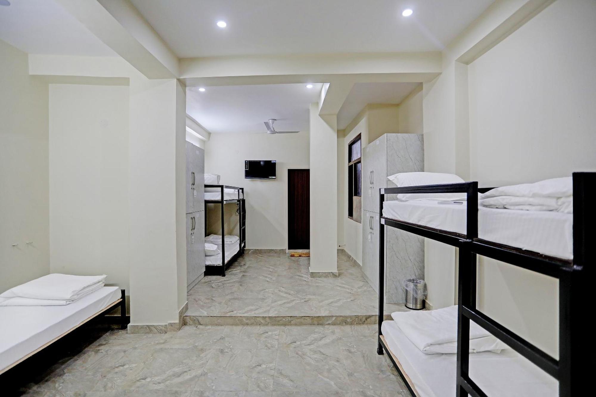 Hostel S B Inn-near Train Station