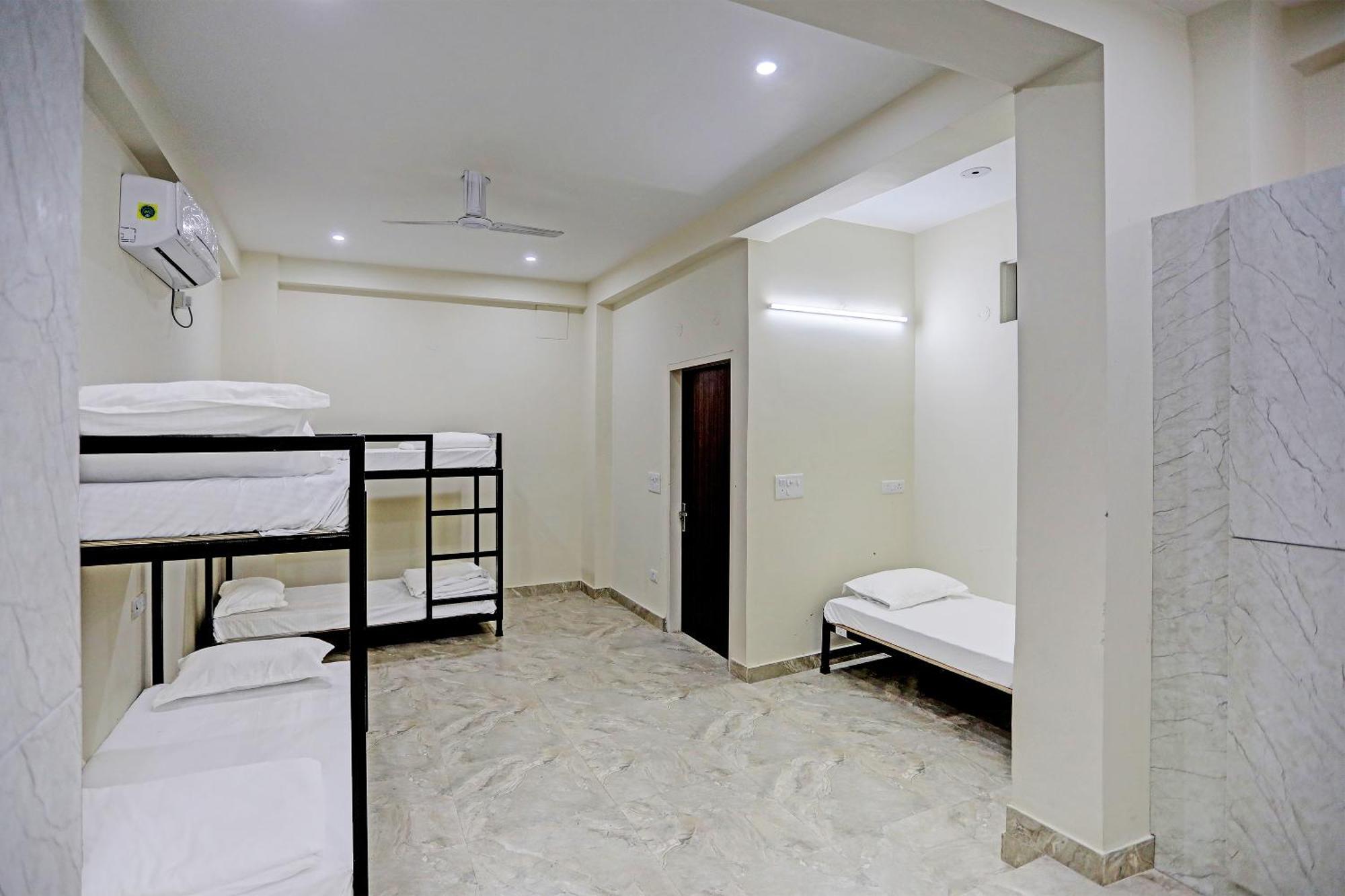Hostel S B Inn-near Train Station *