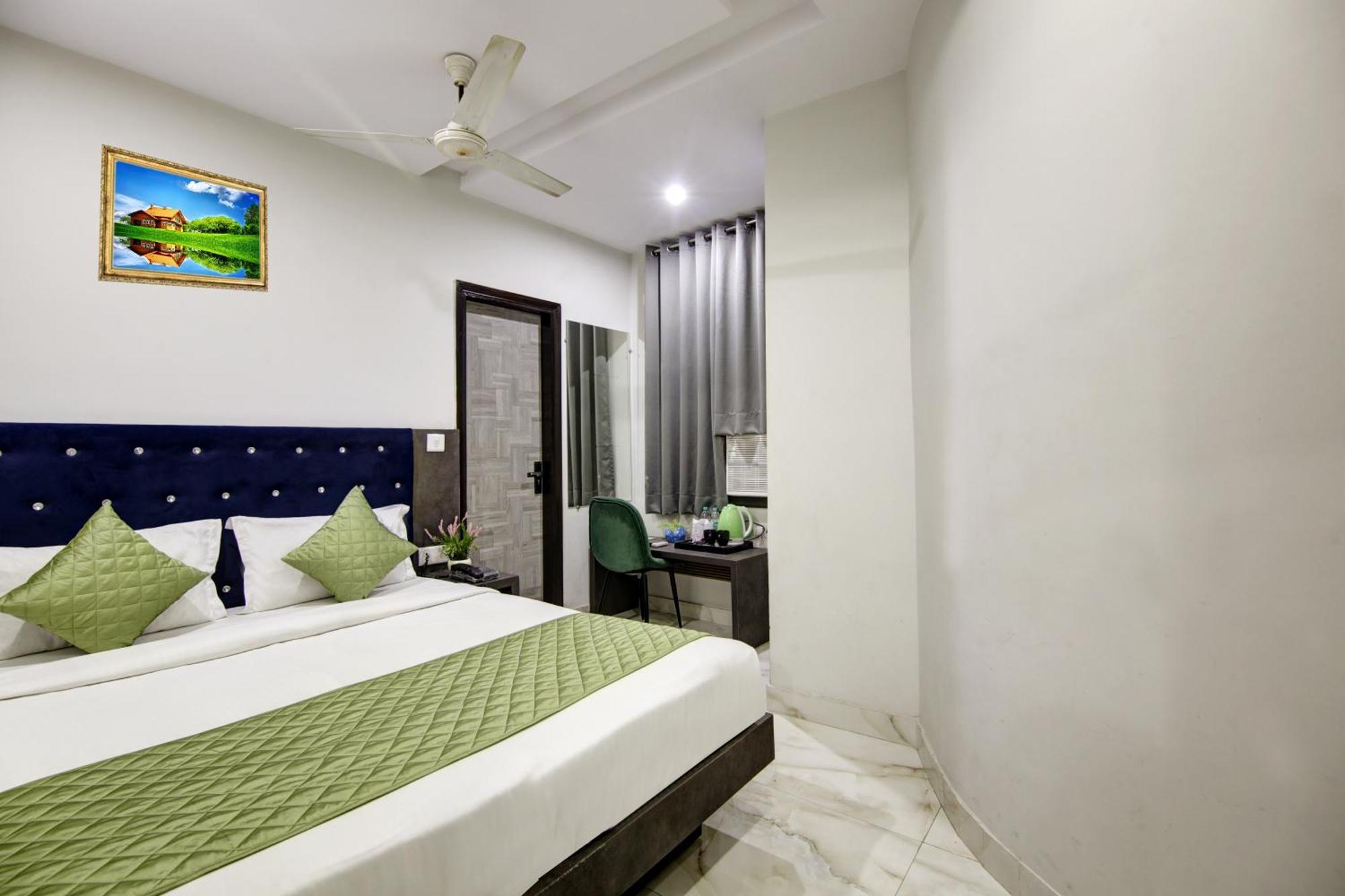 Hostel S B Inn-near Train Station