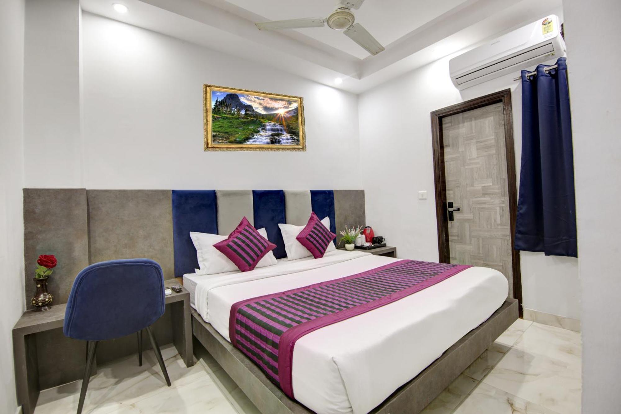 Hostel S B Inn-near Train Station