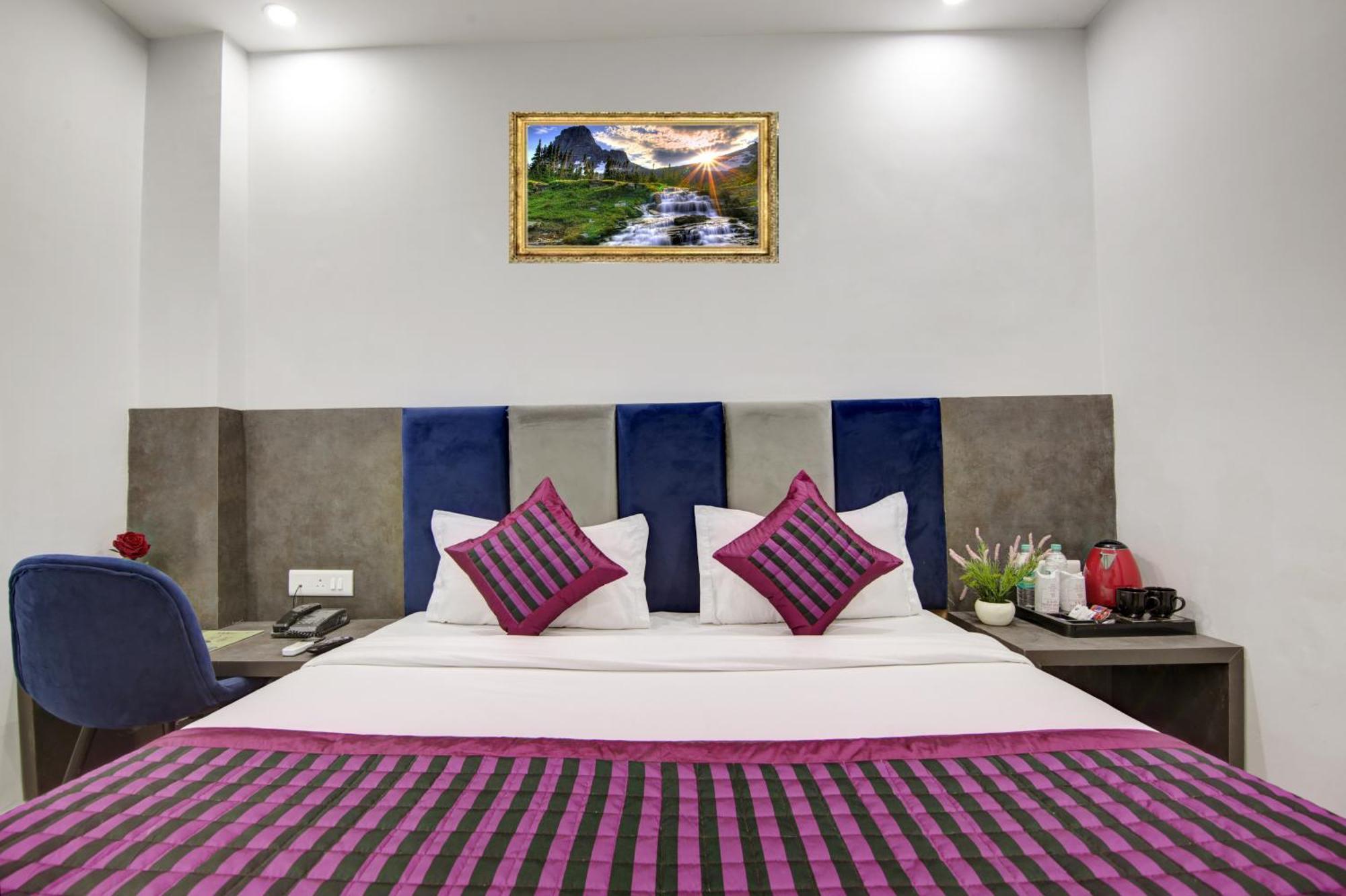Hostel S B Inn-near Train Station