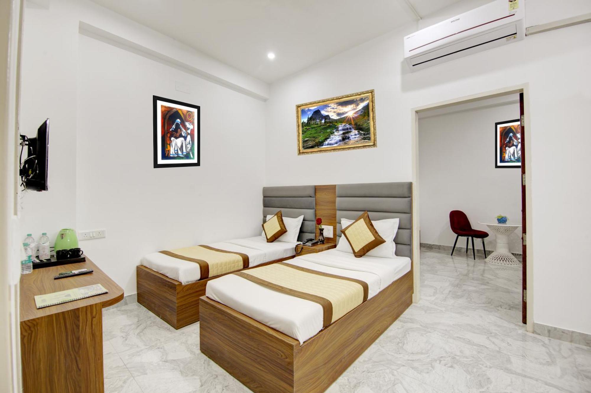 S B Inn-near Train Station Hostel