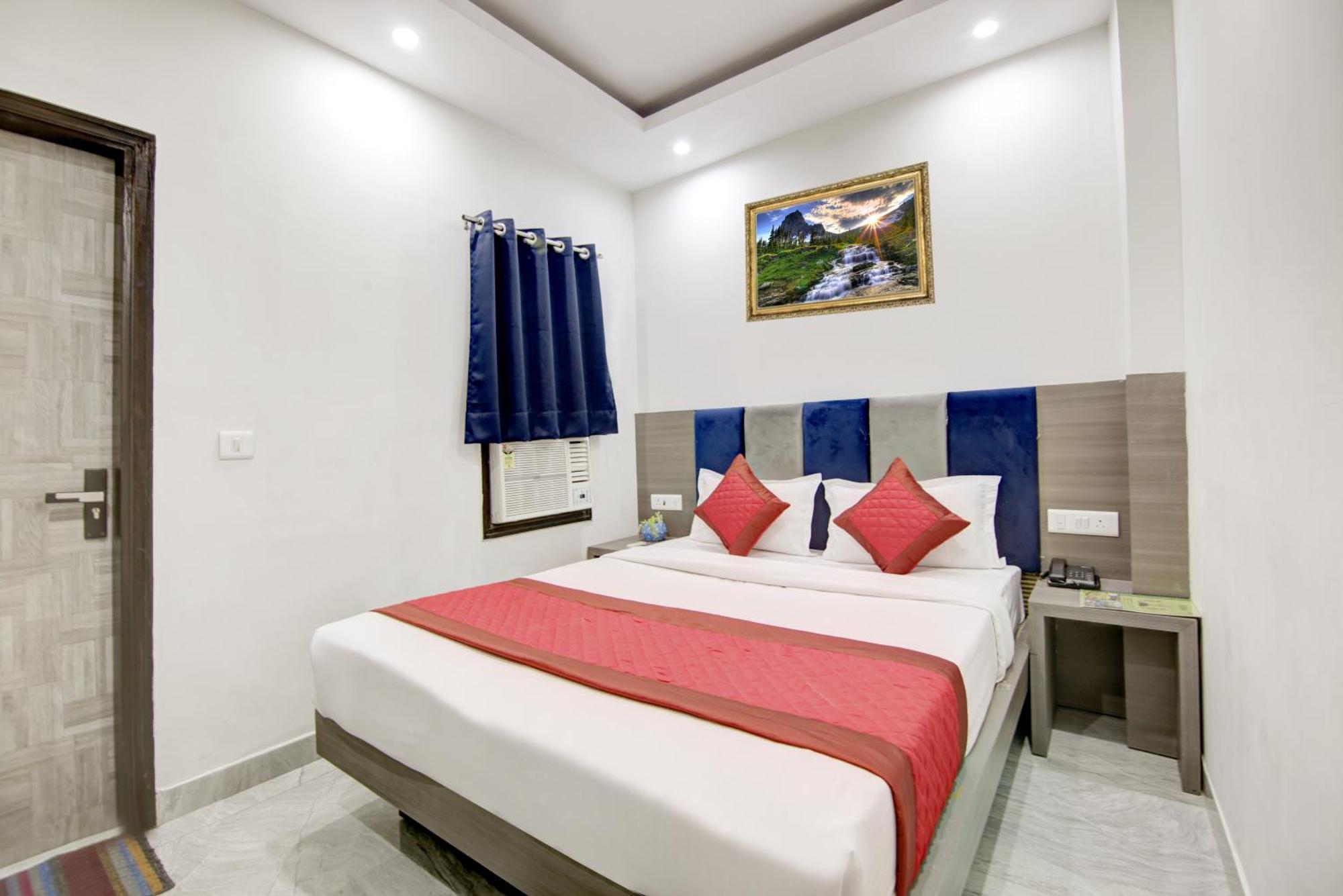 S B Inn-near Train Station Hostel