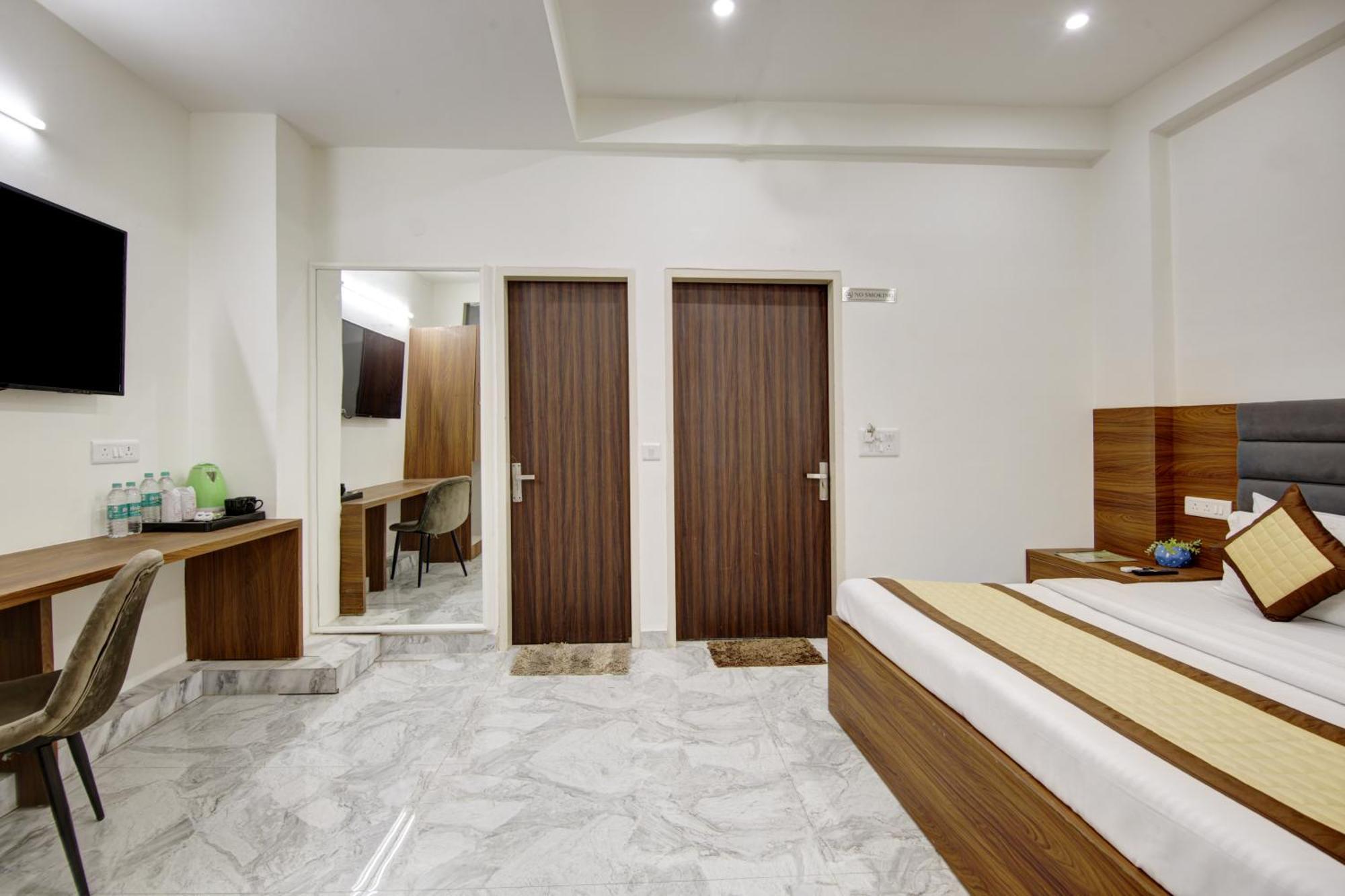Hostel S B Inn-near Train Station