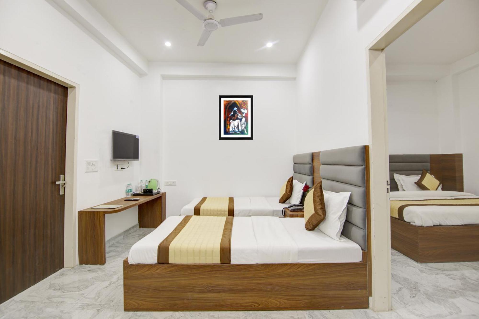 Hostel S B Inn-near Train Station *
