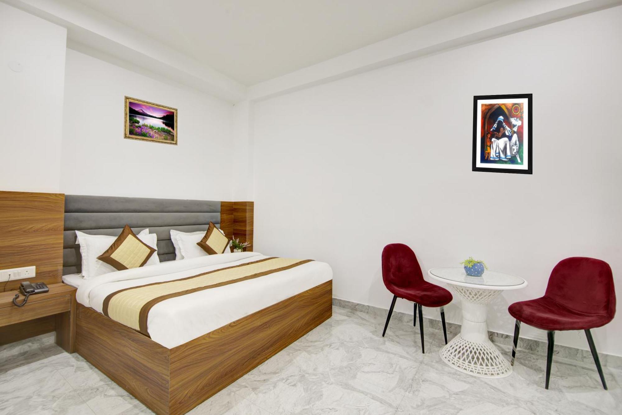 Hostel S B Inn-near Train Station