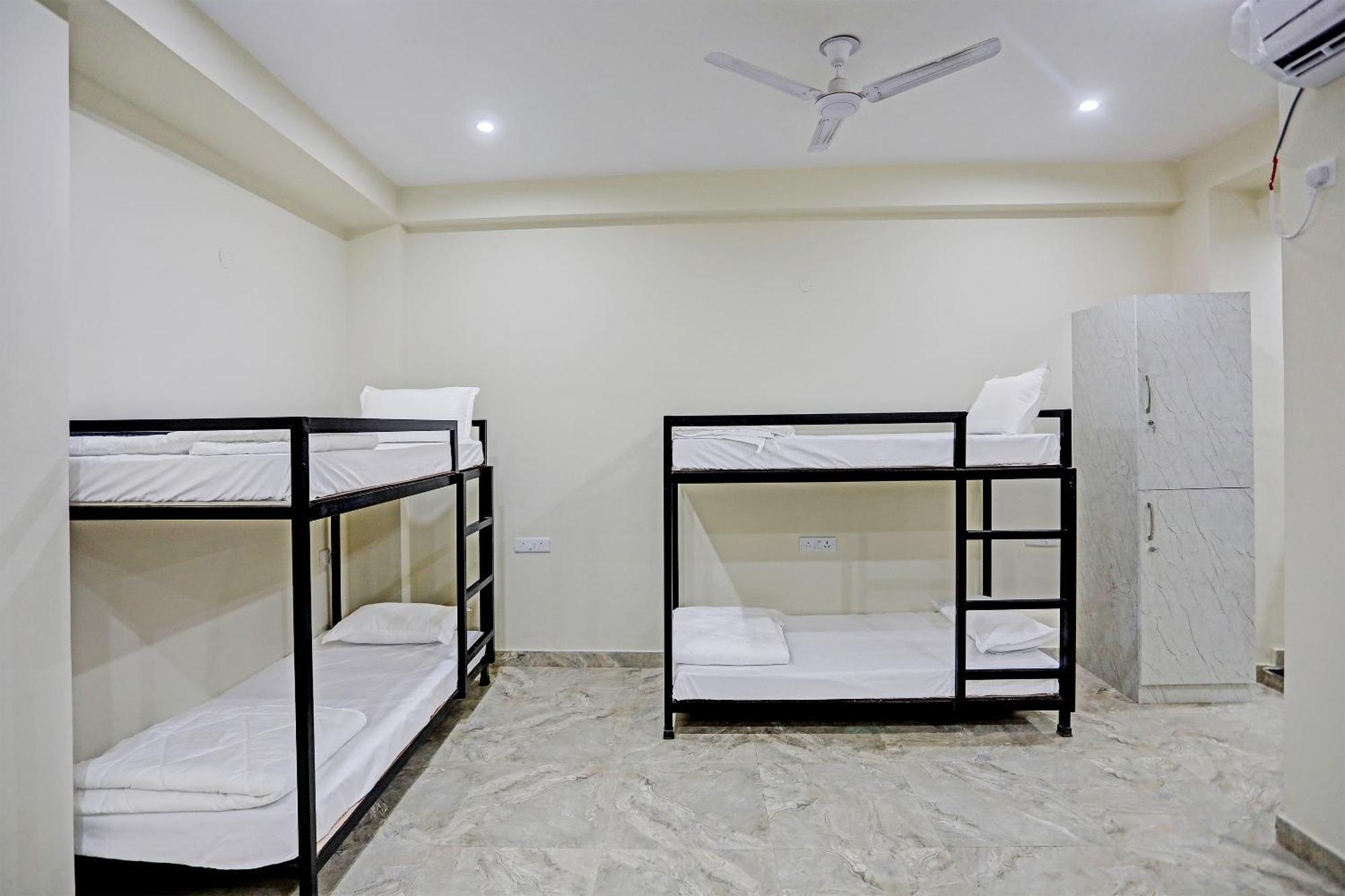 S B Inn-near Train Station * New Delhi