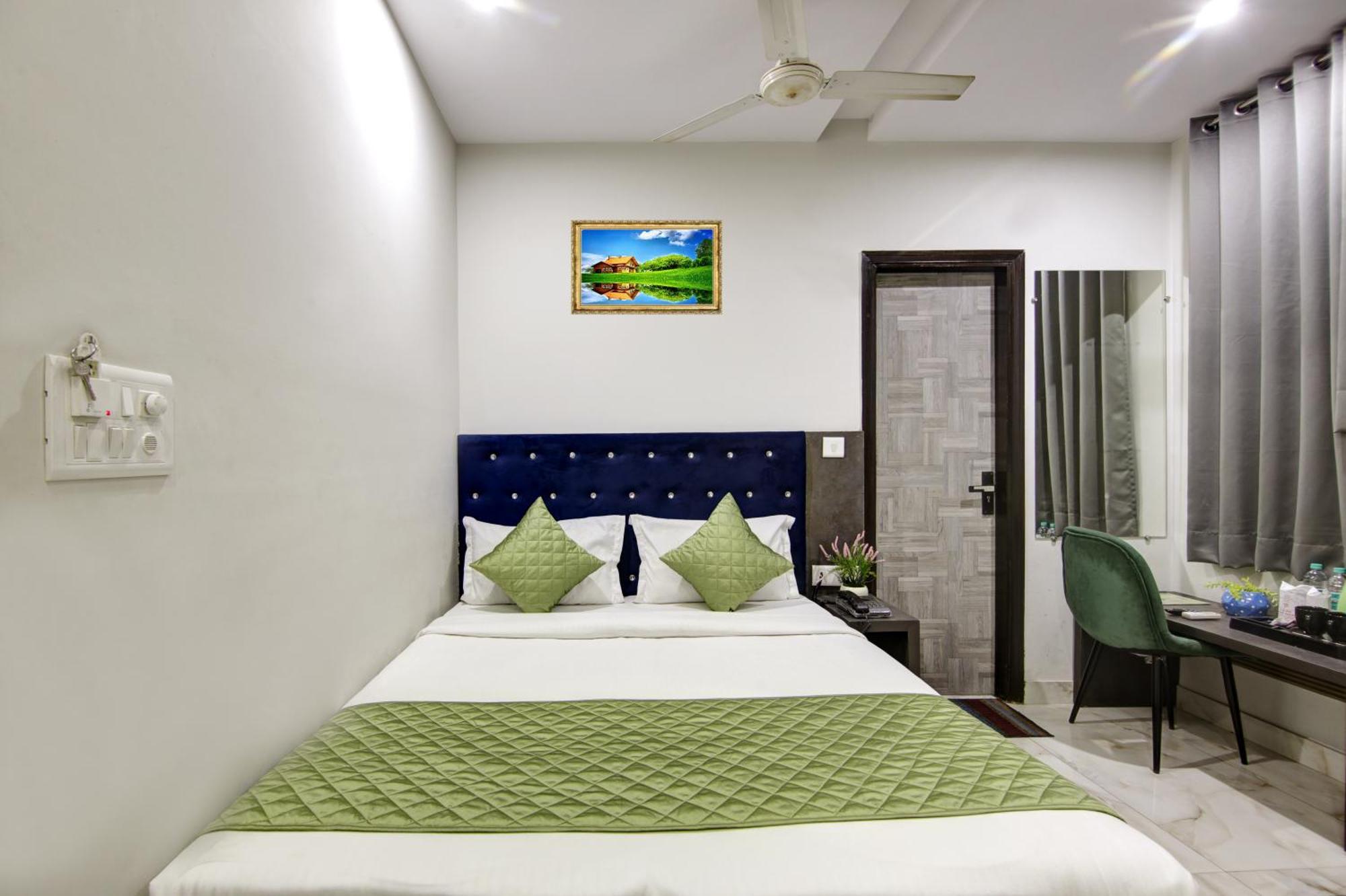 Auberge de jeunesse S B Inn-near Train Station *