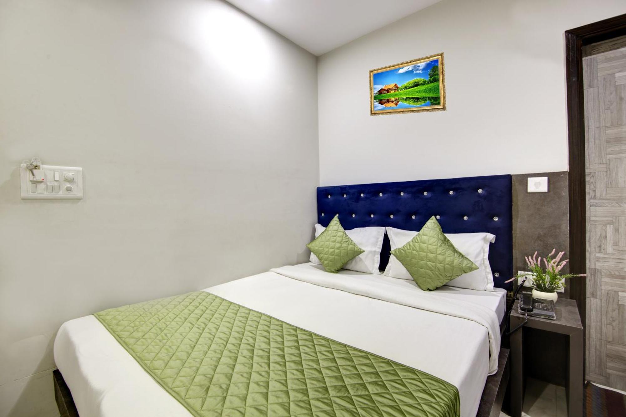S B Inn-near Train Station * New Delhi