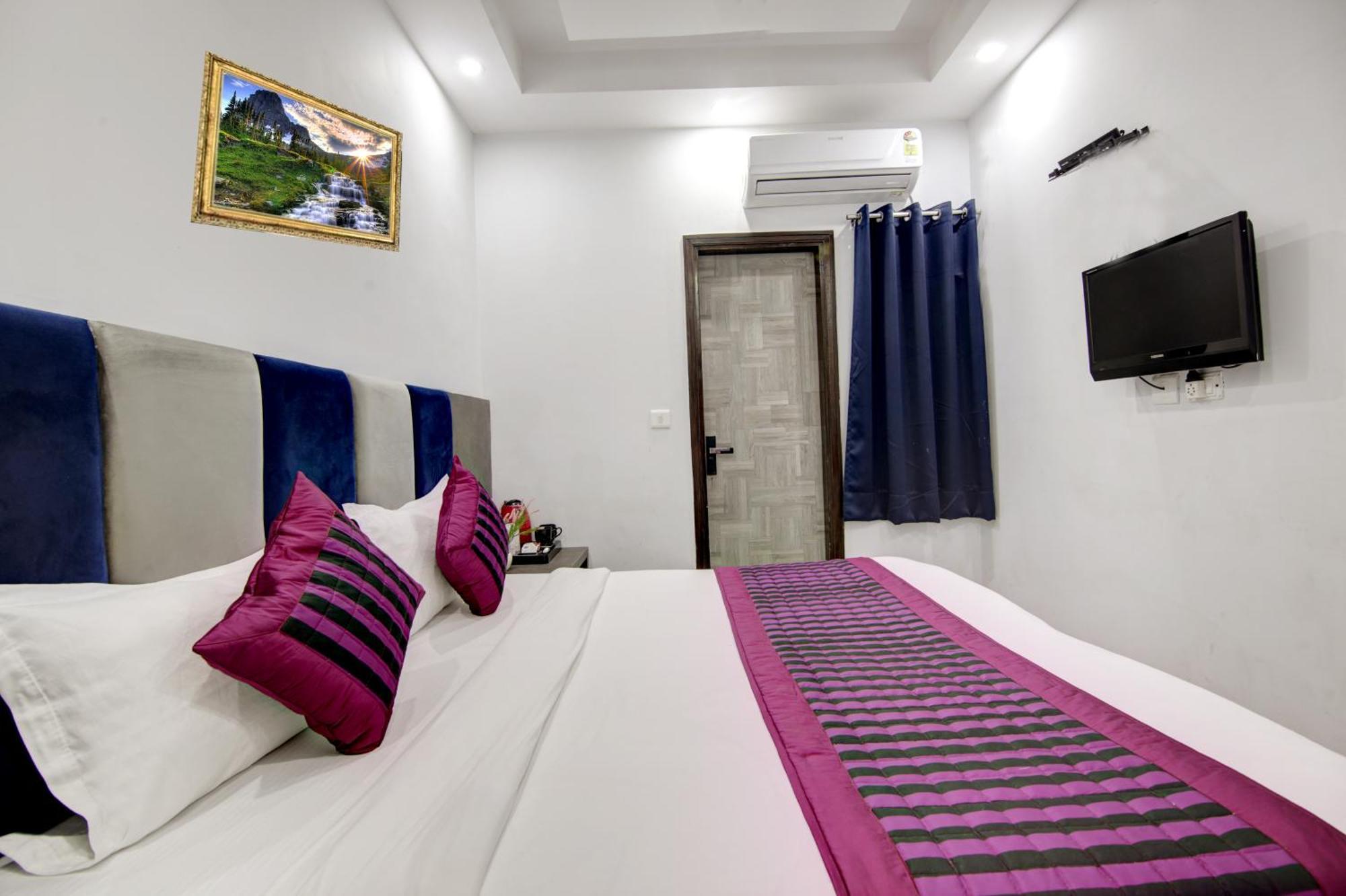 S B Inn-near Train Station * New Delhi