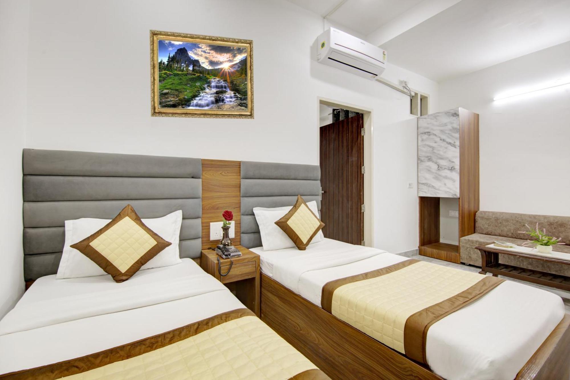 S B Inn-near Train Station Auberge de jeunesse *