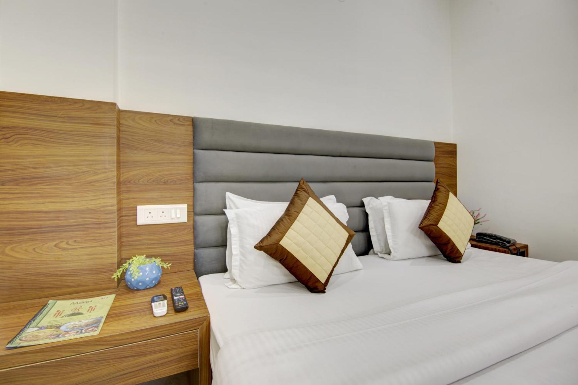 S B Inn-near Train Station New Delhi