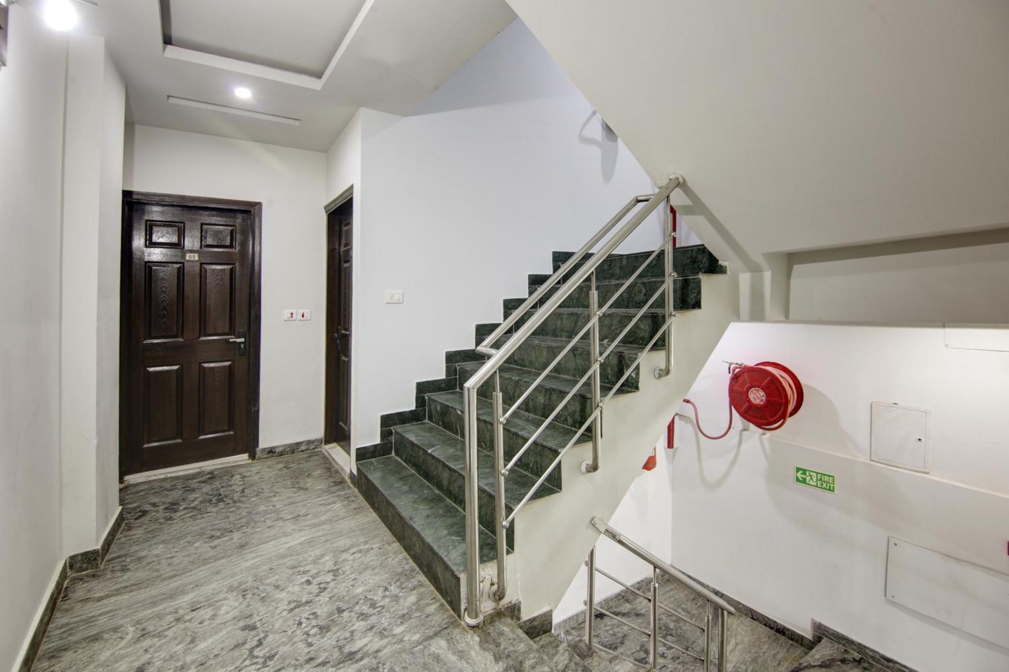 Auberge de jeunesse S B Inn-near Train Station *