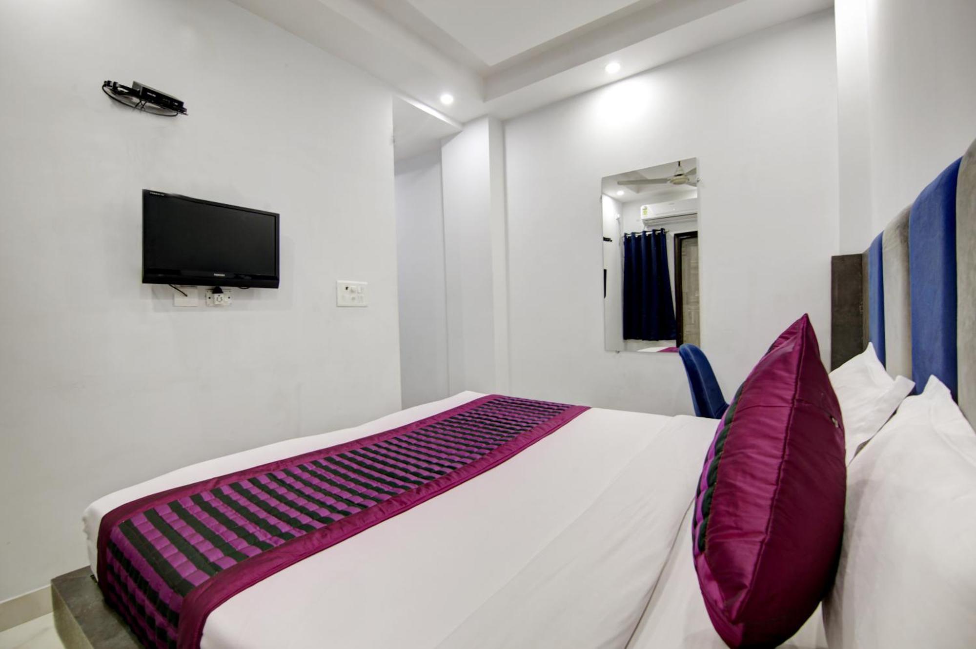 S B Inn-near Train Station * New Delhi