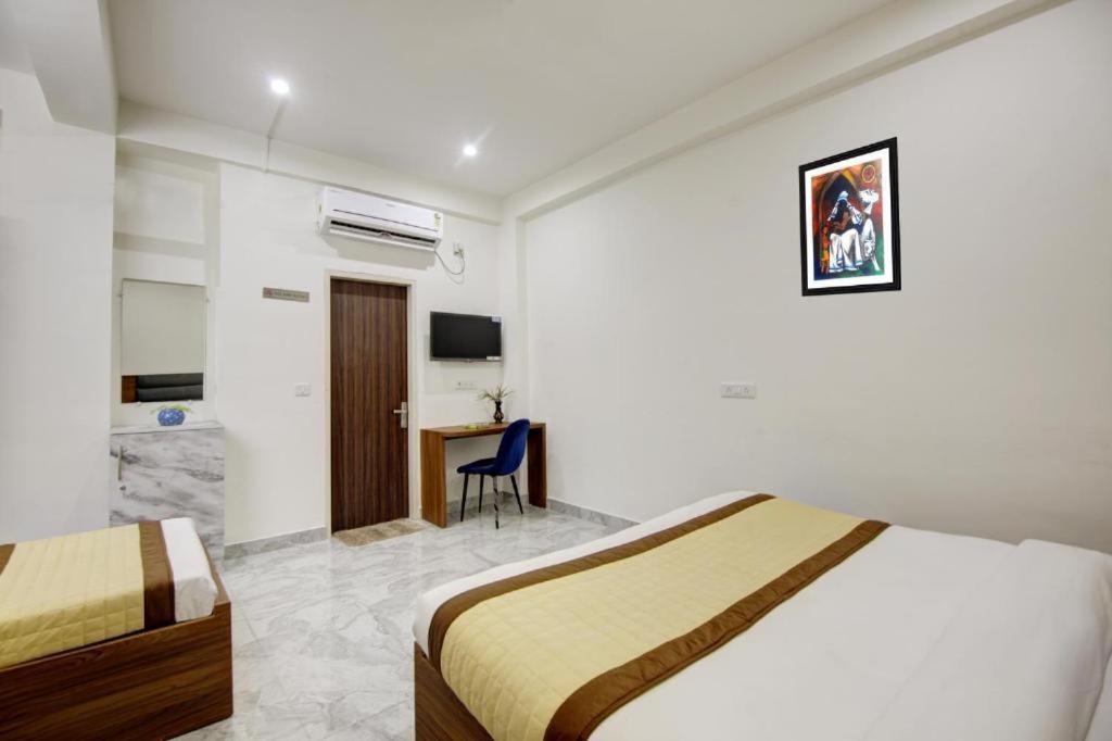 S B Inn-near Train Station New Delhi
